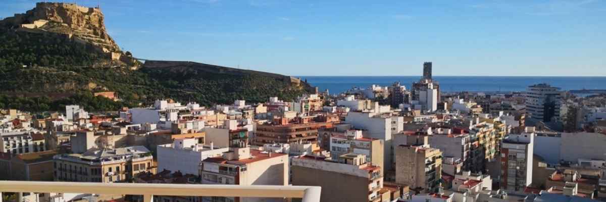 Piso en Alicante con vistas al mar y al Castillo Santa Bárbaras al mar
