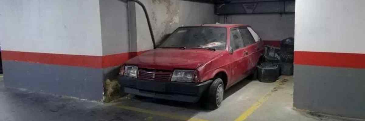 Quién saca un coche abandonado de un garaje comunidad