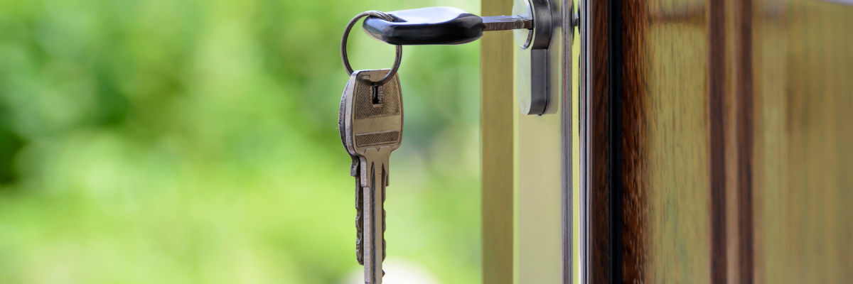 cerrar-puerta-portal ¿se puede cerrar con llave la puerta del portal?