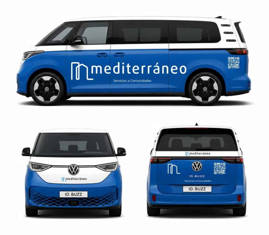 Furgoneta de Mediterráneo: vista lateral, frontal y trasera con logo de Servicios a Comunidades y código QR